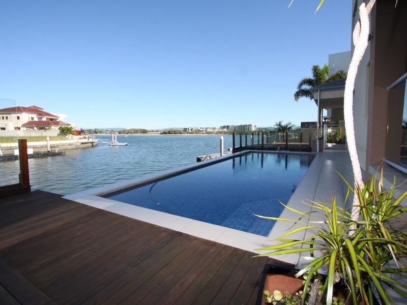 10 Westminster Court, Sovereign Islands QLD 4216