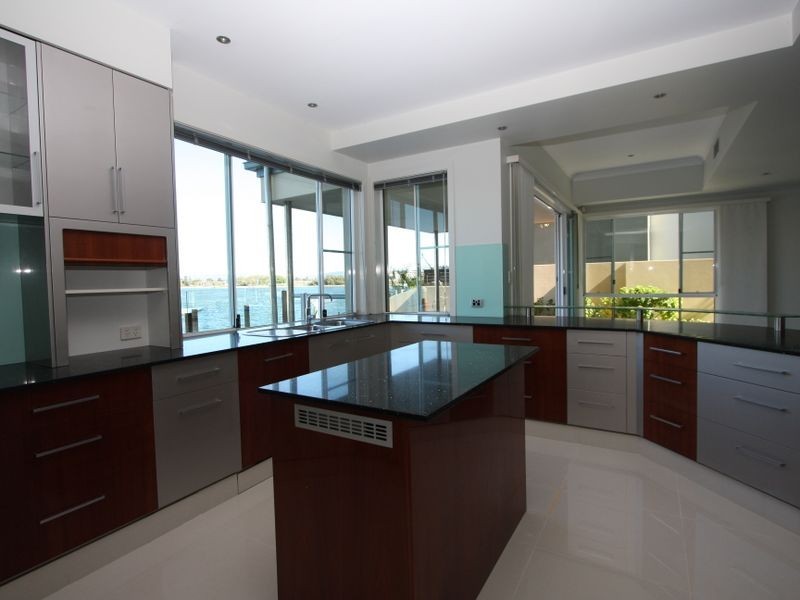 10 Westminster Court, Sovereign Islands QLD 4216