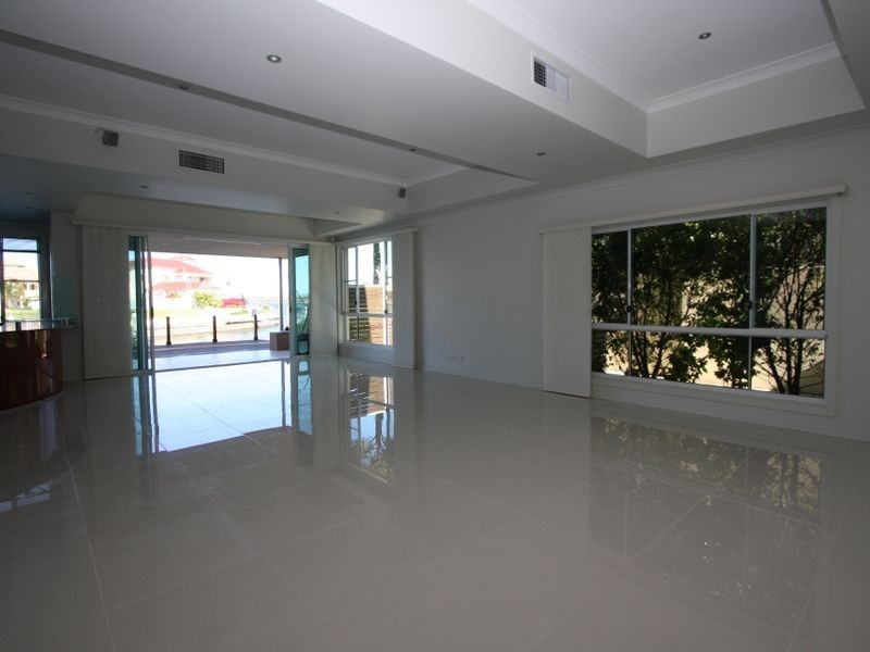 10 Westminster Court, Sovereign Islands QLD 4216