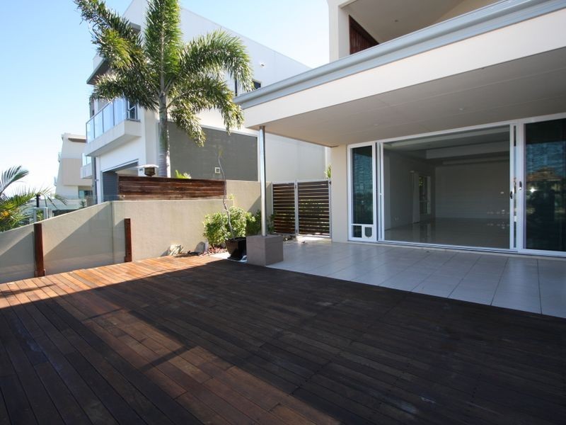 10 Westminster Court, Sovereign Islands QLD 4216