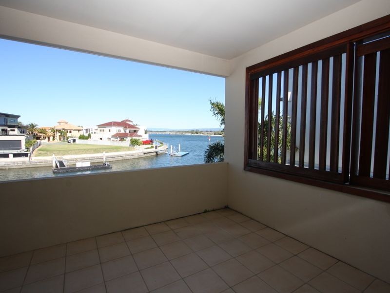 10 Westminster Court, Sovereign Islands QLD 4216
