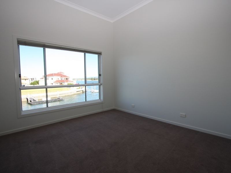 10 Westminster Court, Sovereign Islands QLD 4216