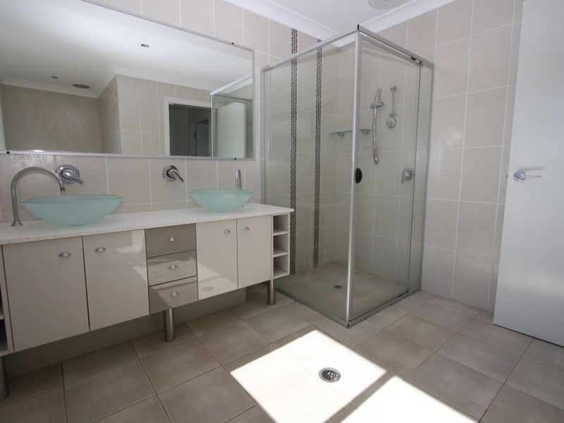 10 Westminster Court, Sovereign Islands QLD 4216