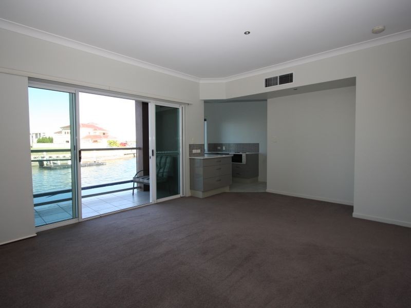 10 Westminster Court, Sovereign Islands QLD 4216