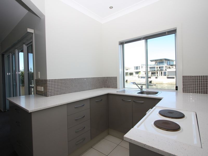 10 Westminster Court, Sovereign Islands QLD 4216