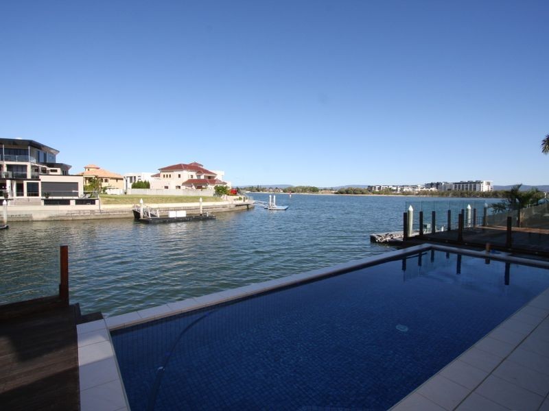 10 Westminster Court, Sovereign Islands QLD 4216