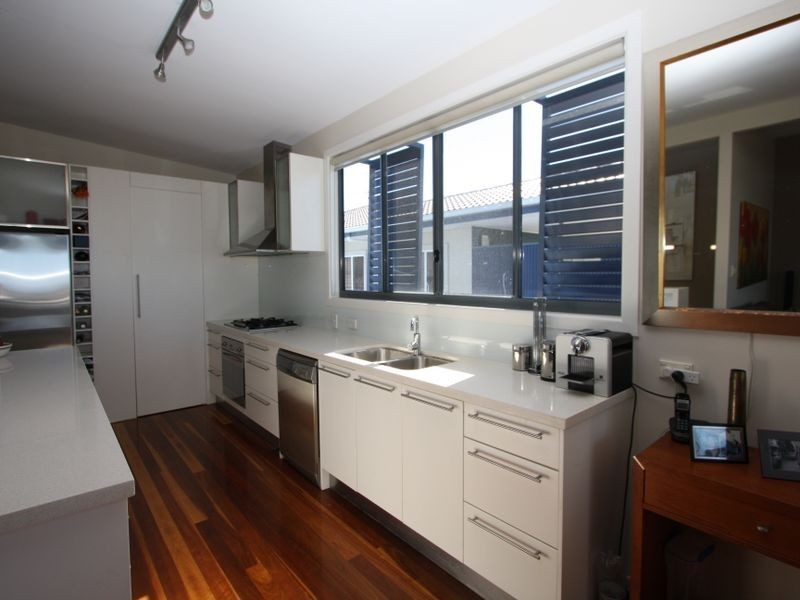 2/146 The Esplanade, Paradise Point QLD 4216