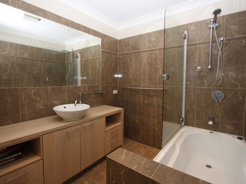 2/146 The Esplanade, Paradise Point QLD 4216