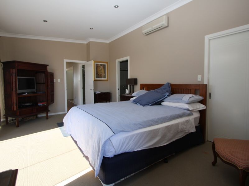 2/146 The Esplanade, Paradise Point QLD 4216