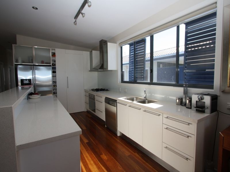 2/146 The Esplanade, Paradise Point QLD 4216