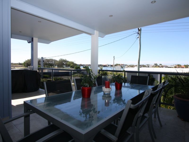 2/146 The Esplanade, Paradise Point QLD 4216