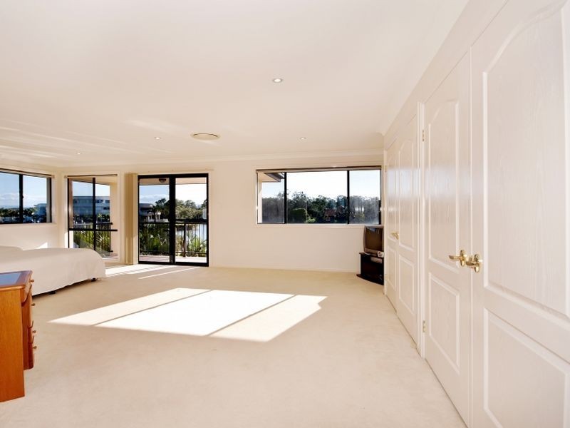 1675 Riverdale Drive, Hope Island QLD 4212