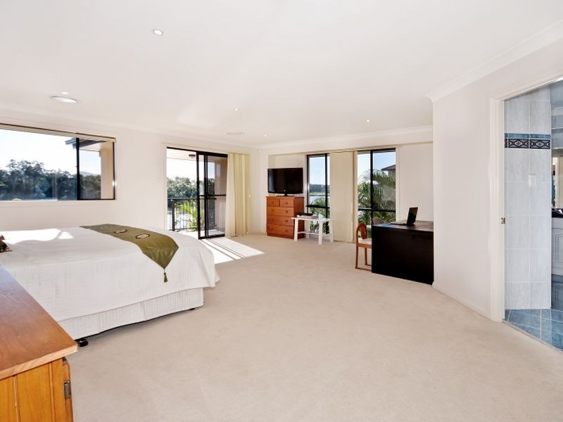 1675 Riverdale Drive, Hope Island QLD 4212