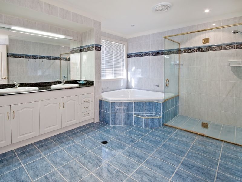 1675 Riverdale Drive, Hope Island QLD 4212