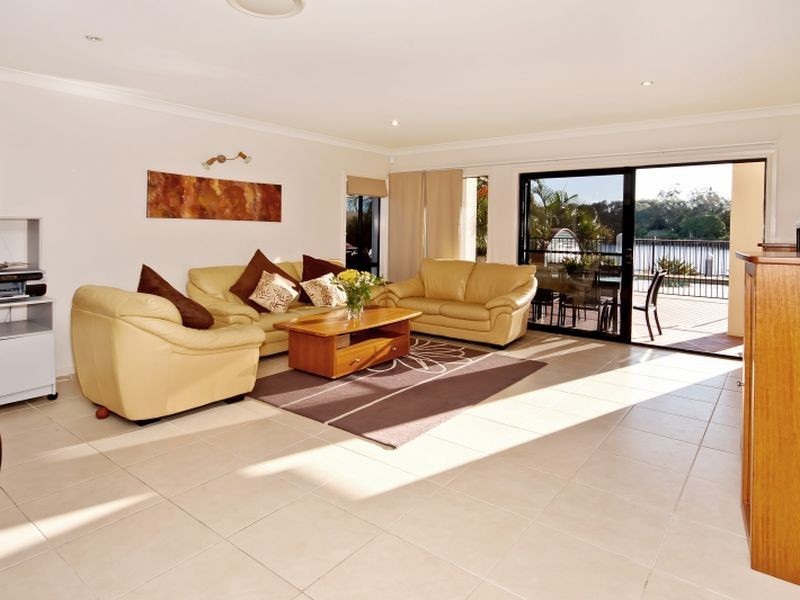 1675 Riverdale Drive, Hope Island QLD 4212