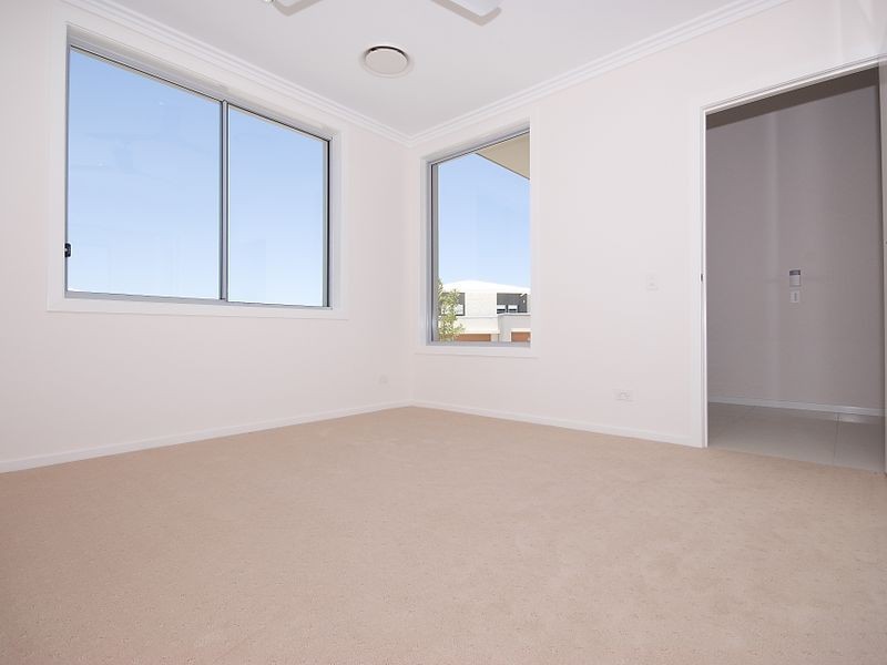 8012A Vista Drive Royal Pines, Benowa QLD 4217