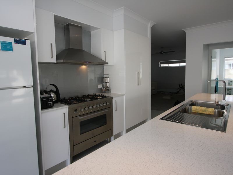 11 Rhodium Drive, Hope Island QLD 4212