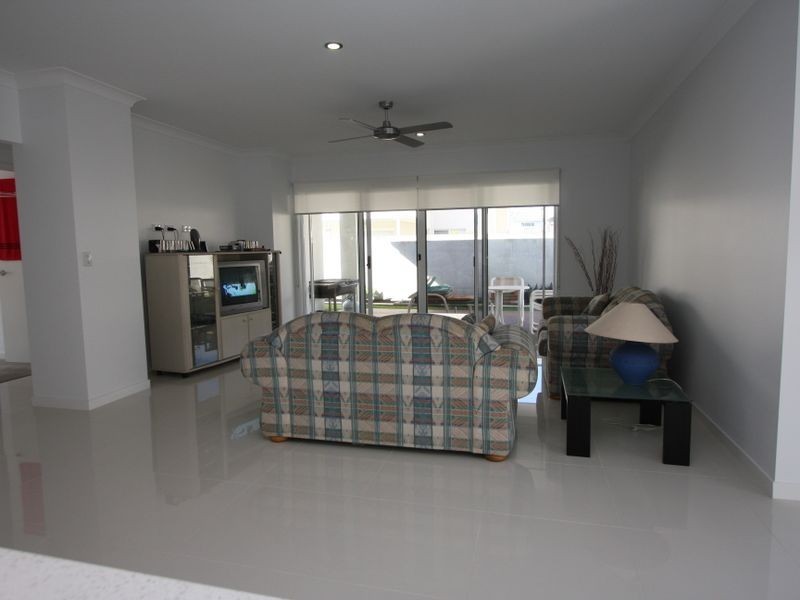 11 Rhodium Drive, Hope Island QLD 4212