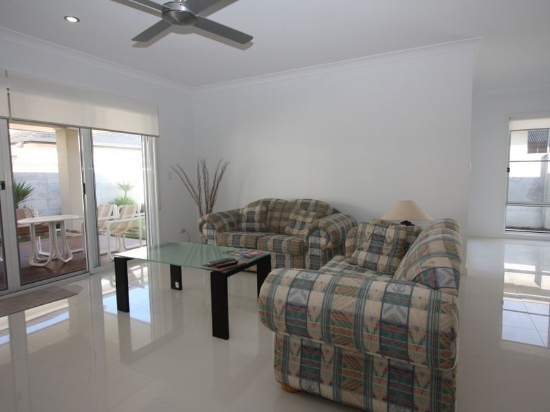11 Rhodium Drive, Hope Island QLD 4212