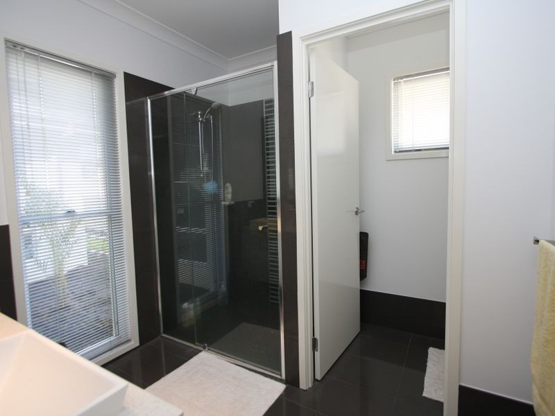 11 Rhodium Drive, Hope Island QLD 4212