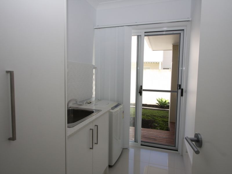 11 Rhodium Drive, Hope Island QLD 4212