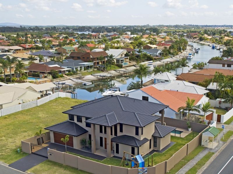 1 Tradewinds Avenue, Paradise Point QLD 4216