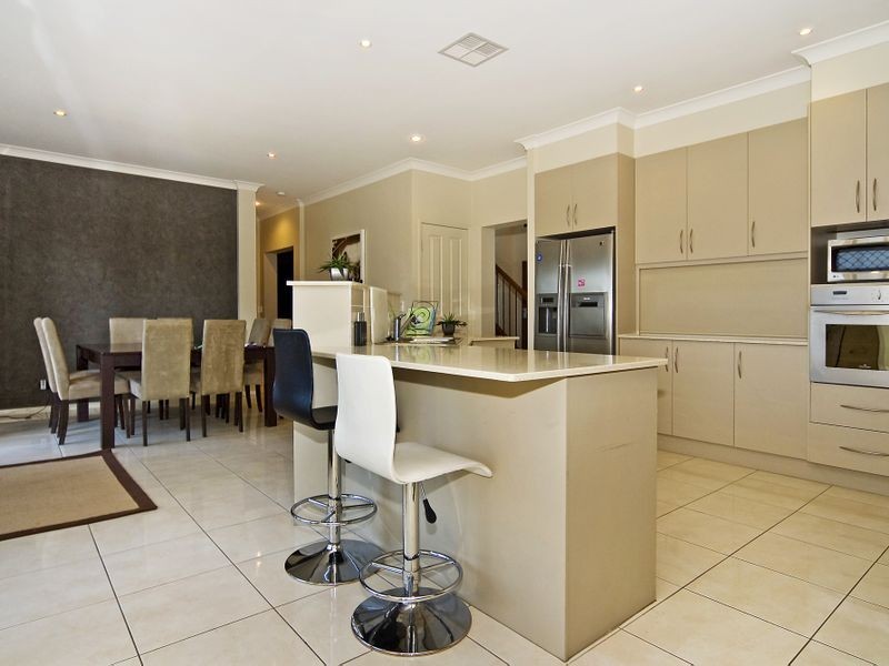 1 Tradewinds Avenue, Paradise Point QLD 4216