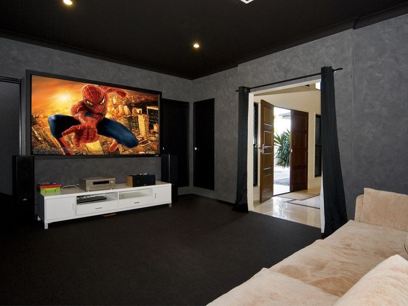 1 Tradewinds Avenue, Paradise Point QLD 4216