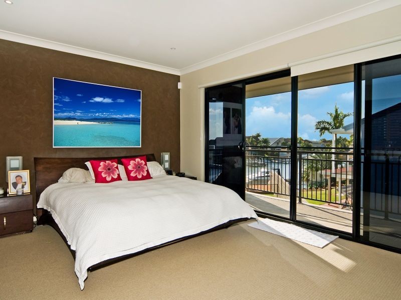 1 Tradewinds Avenue, Paradise Point QLD 4216