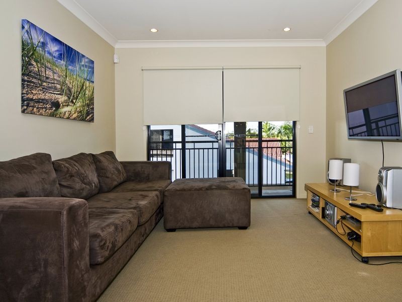 1 Tradewinds Avenue, Paradise Point QLD 4216