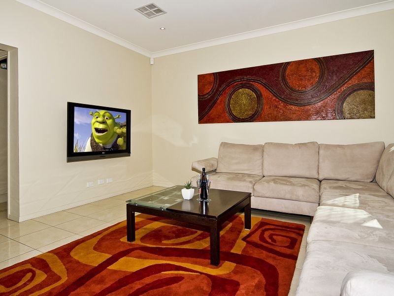 1 Tradewinds Avenue, Paradise Point QLD 4216