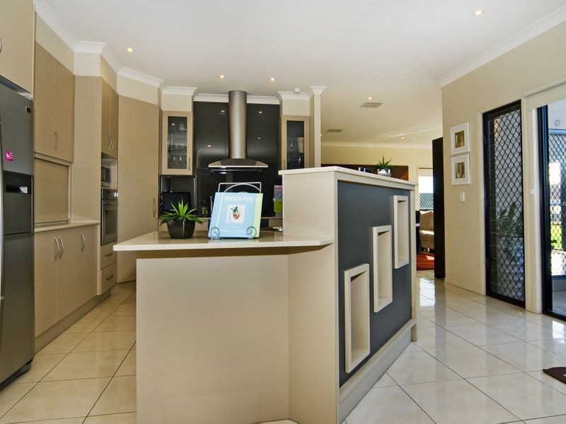 1 Tradewinds Avenue, Paradise Point QLD 4216