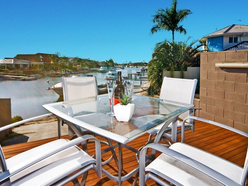 1 Tradewinds Avenue, Paradise Point QLD 4216