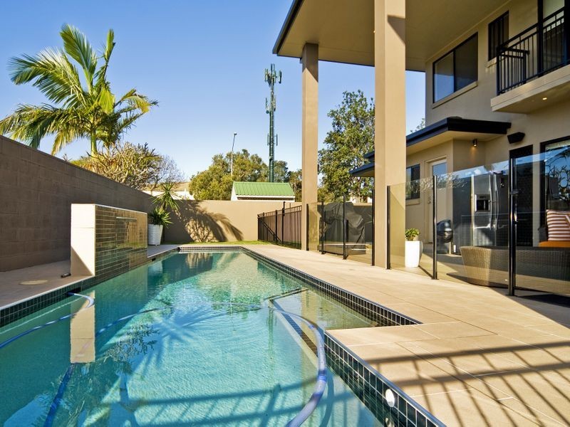 1 Tradewinds Avenue, Paradise Point QLD 4216