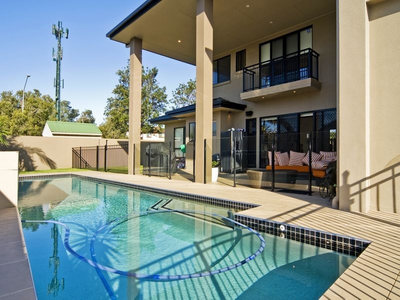 1 Tradewinds Avenue, Paradise Point QLD 4216
