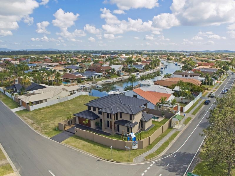 1 Tradewinds Avenue, Paradise Point QLD 4216