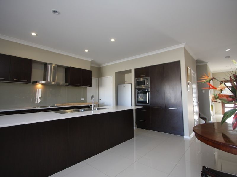 39 Harbourvue Court, Helensvale QLD 4212