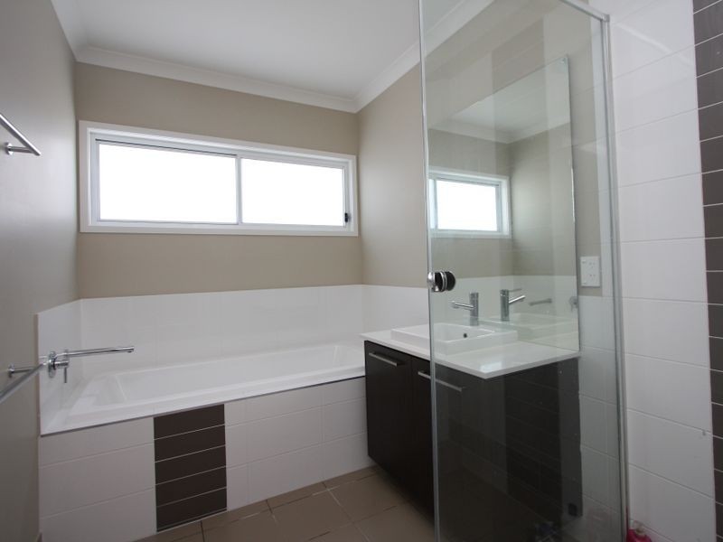 39 Harbourvue Court, Helensvale QLD 4212