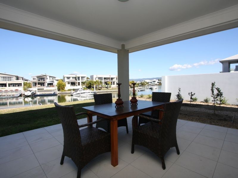 39 Harbourvue Court, Helensvale QLD 4212