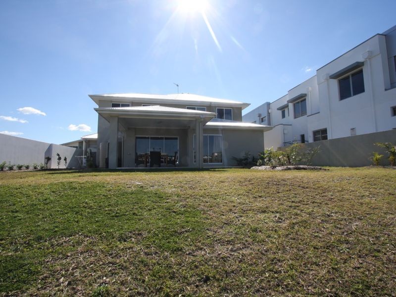 39 Harbourvue Court, Helensvale QLD 4212