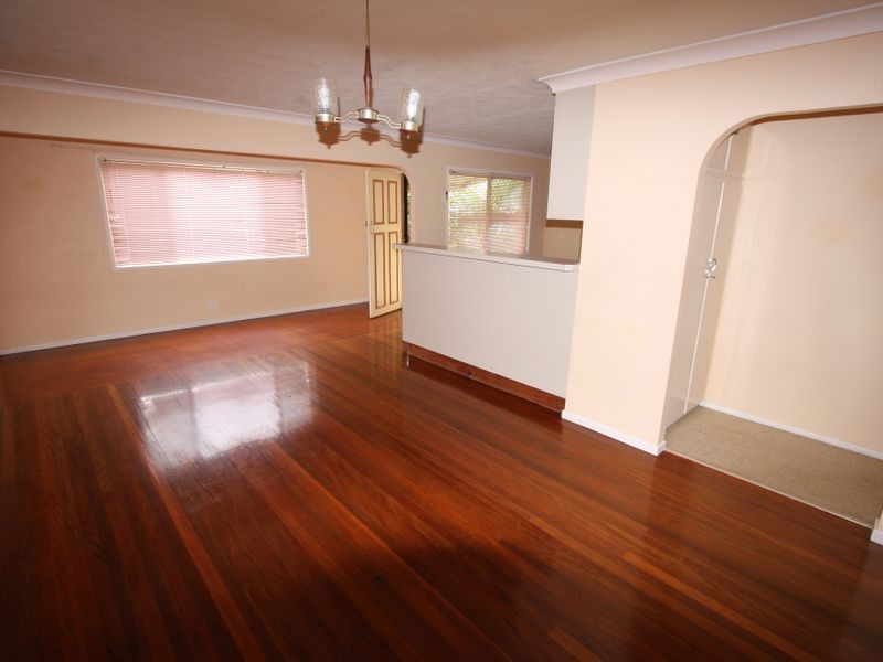 11 Nevenia Street, Labrador QLD 4215