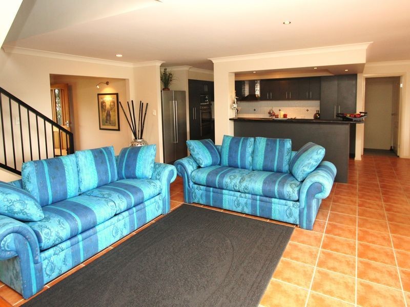 19 Dunnes Avenue, Hope Island QLD 4212