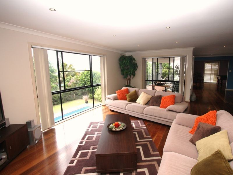 19 Dunnes Avenue, Hope Island QLD 4212