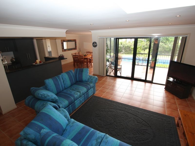 19 Dunnes Avenue, Hope Island QLD 4212