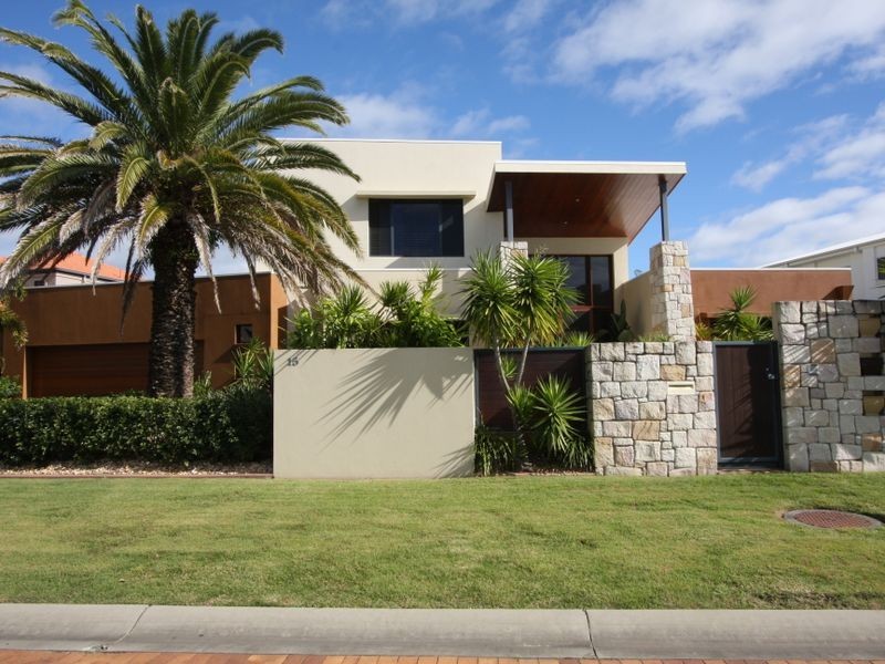 15 King Charles, Sovereign Islands QLD 4216