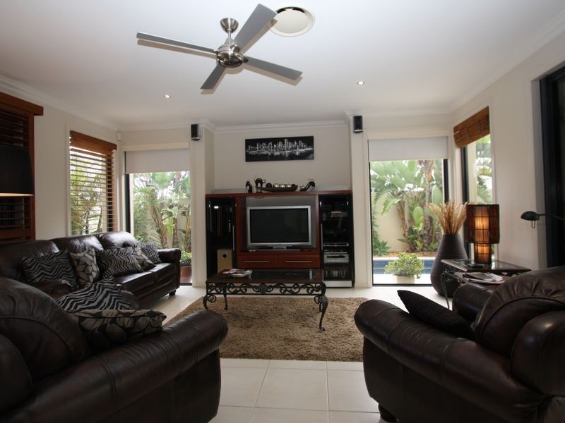 15 King Charles, Sovereign Islands QLD 4216