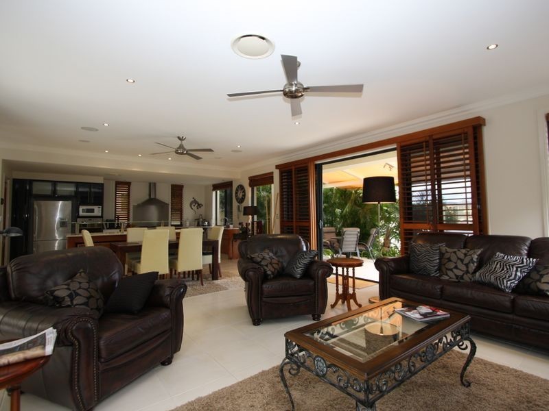 15 King Charles, Sovereign Islands QLD 4216