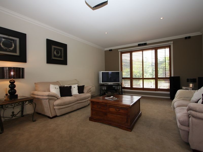 15 King Charles, Sovereign Islands QLD 4216