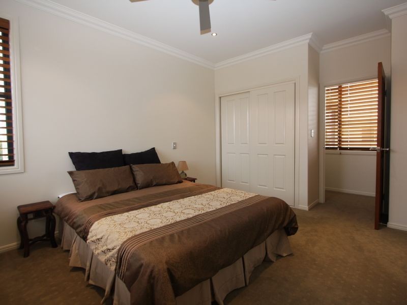 15 King Charles, Sovereign Islands QLD 4216