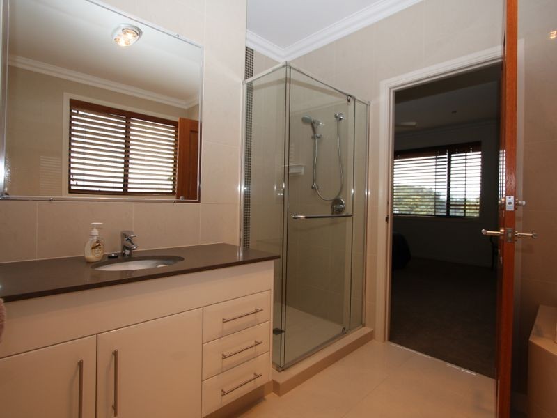 15 King Charles, Sovereign Islands QLD 4216